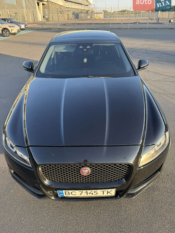Седан Jaguar XF 2017 в Львове