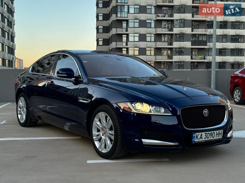 Седан Jaguar XF 2016 в Киеве