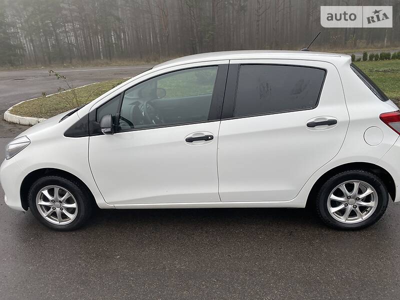 Хэтчбек Toyota Yaris 2012 в Маневичах
