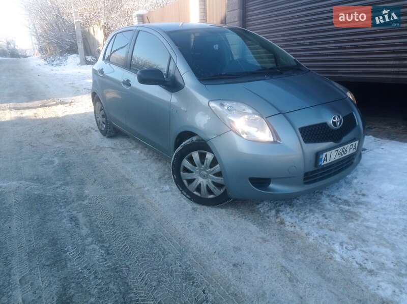 Хэтчбек Toyota Yaris 2008 в Обухове