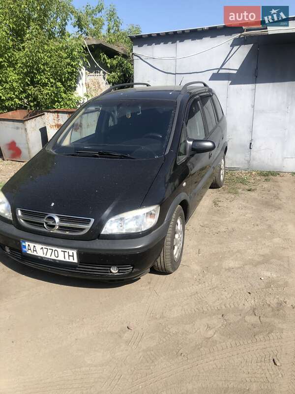 Минивэн Opel Zafira 2003 в Киеве