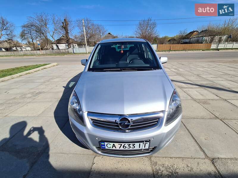 Минивэн Opel Zafira 2011 в Лысянке