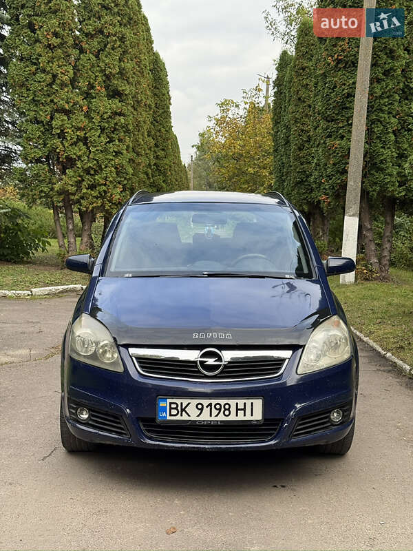 Минивэн Opel Zafira 2008 в Ровно
