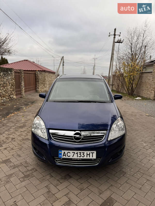 Минивэн Opel Zafira 2008 в Луцке