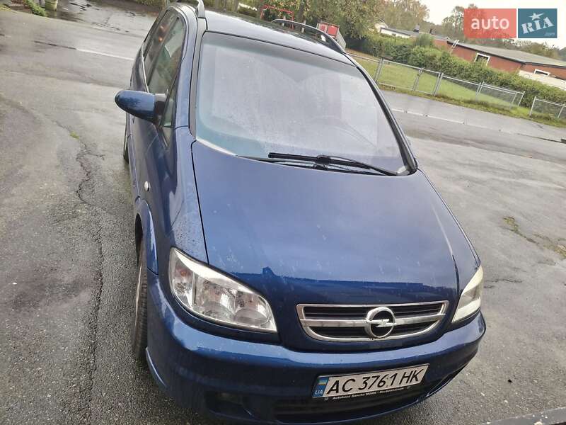 Минивэн Opel Zafira 2004 в Луцке