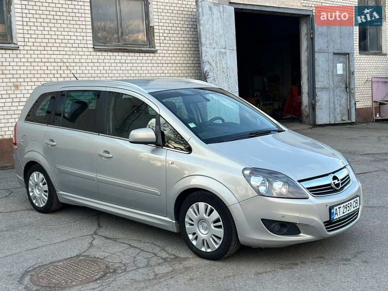 Мінівен Opel Zafira 2010 в Хмельницькому
