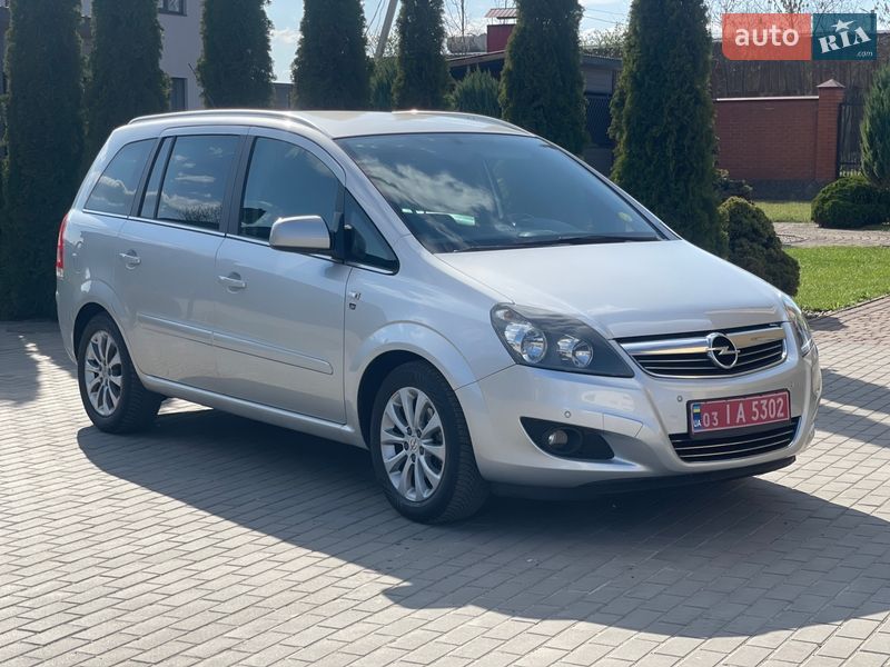Минивэн Opel Zafira 2010 в Луцке