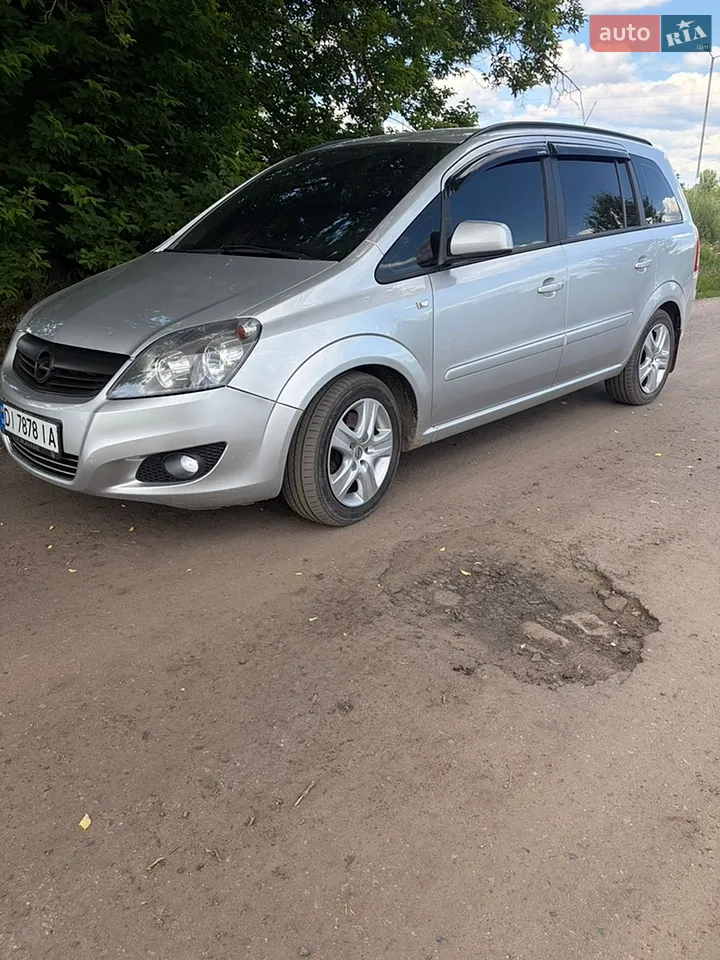 Opel Zafira 2013 photo 2