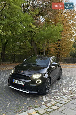 Хэтчбек Abarth Fiat 500 2023 в 