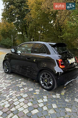 Хэтчбек Abarth Fiat 500 2023 в 