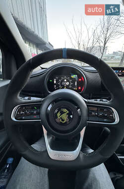Хэтчбек Abarth Fiat 500 2023 в 