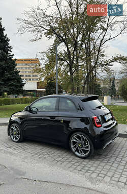 Хэтчбек Abarth Fiat 500 2023 в 