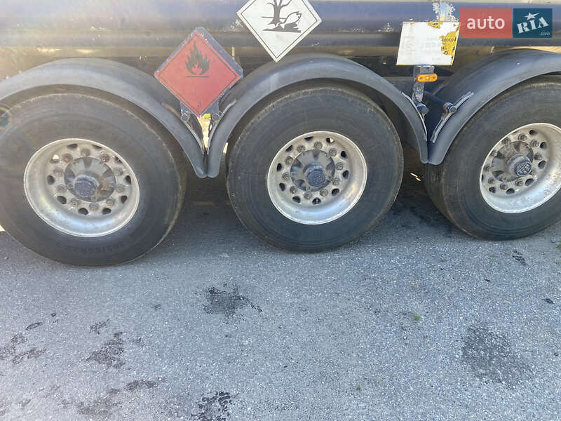 Цистерна полуприцеп Acerbi 02Т 2005 в Городке