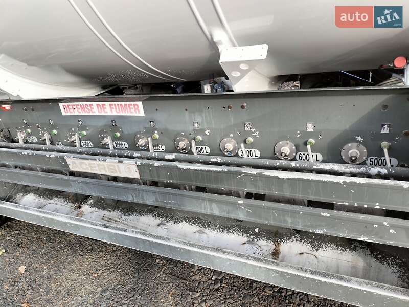 Цистерна напівпричіп Acerbi 02Т 2006 в Луцьку