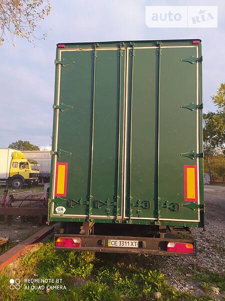 Ізотермічна будка Ackermann-Fruehauf AA 2000 в Хотині