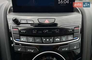Позашляховик / Кросовер Acura RDX 2019 в 