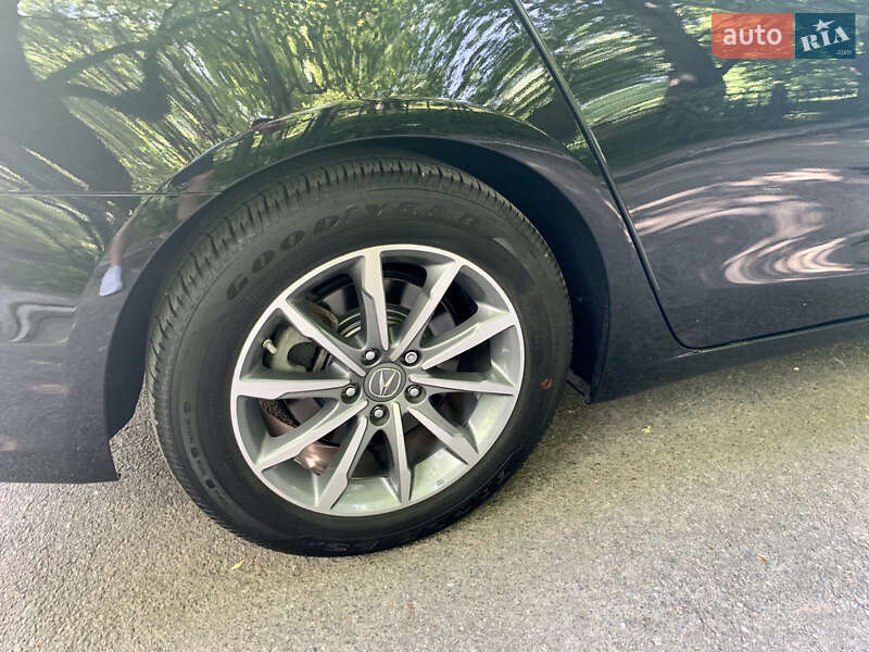 Седан Acura TLX 2017 в Киеве