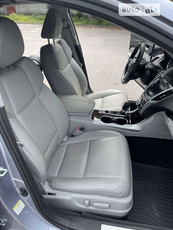 Седан Acura TLX 2015 в Шостке