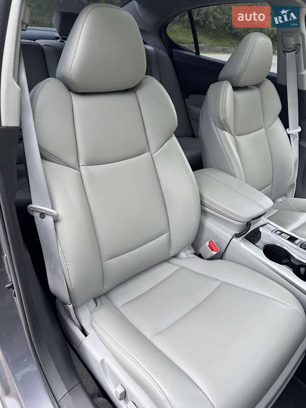 Седан Acura TLX 2018 в Тернополі