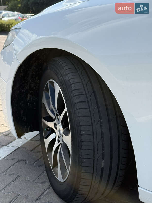 Седан Acura TLX 2016 в Житомире