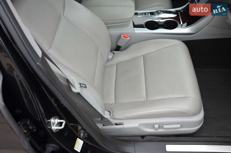 Седан Acura TLX 2016 в Павлограді