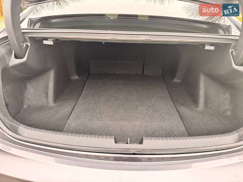 Седан Acura TLX 2020 в Яворові