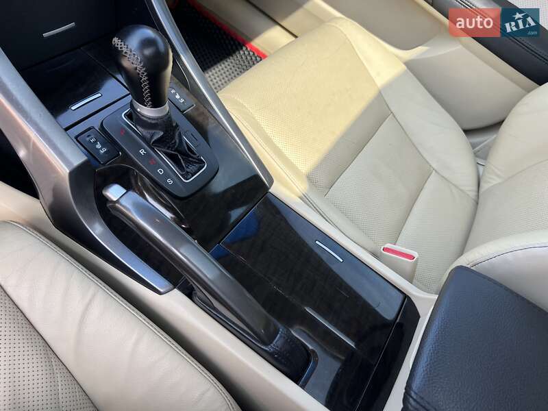 Седан Acura TSX 2011 в Богуславі