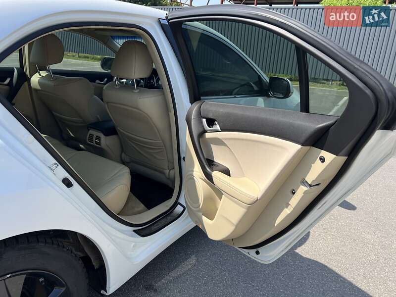 Седан Acura TSX 2011 в Богуславі