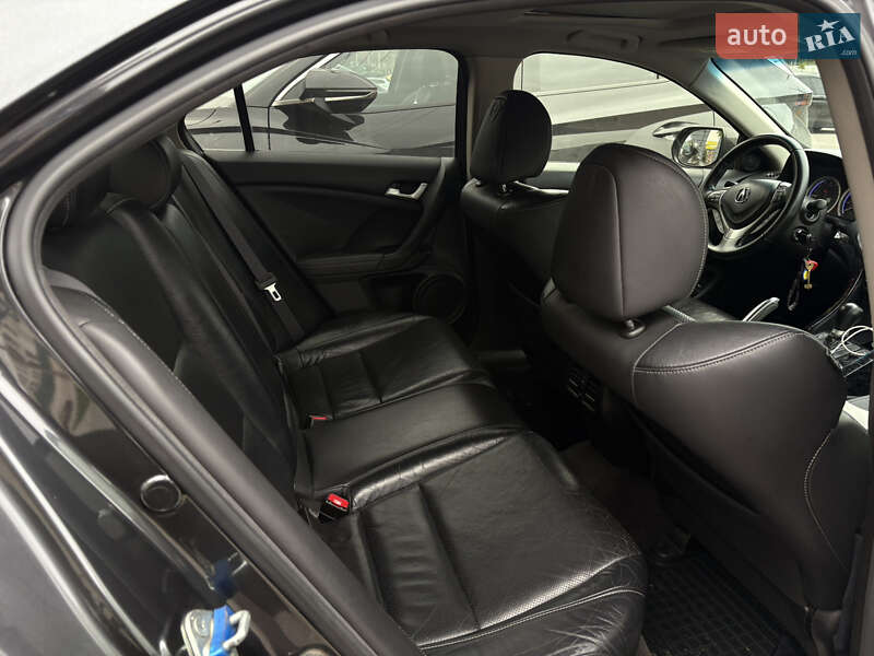 Седан Acura TSX 2012 в Бучі