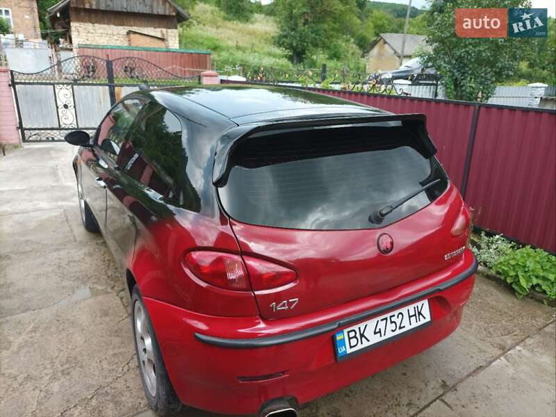 Седан Alfa Romeo 147 2002 в Рогатині