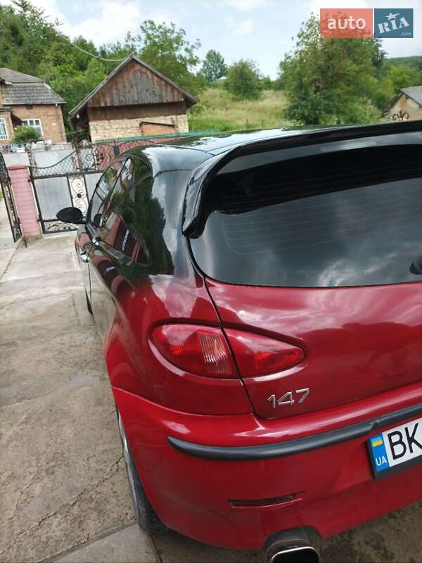 Седан Alfa Romeo 147 2002 в Рогатині