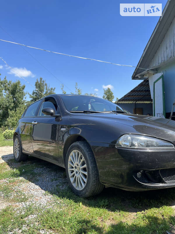 Хэтчбек Alfa Romeo 147 2005 в Каменец-Подольском