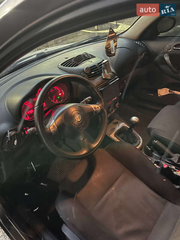 Хэтчбек Alfa Romeo 147 2005 в Днепре