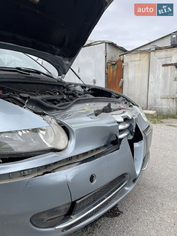 Хетчбек Alfa Romeo 147 2001 в 