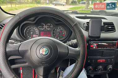 Хетчбек Alfa Romeo 147 2005 в 