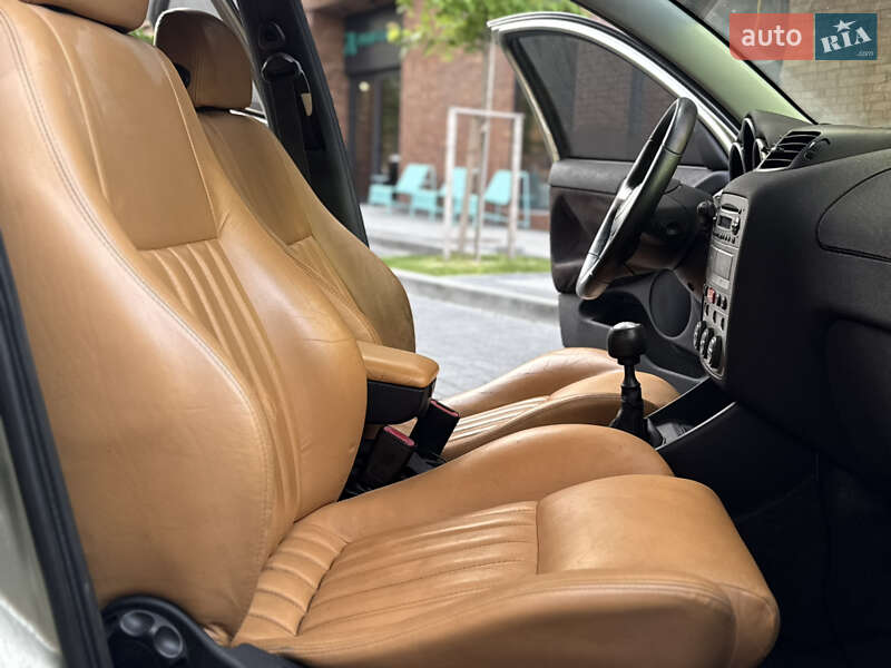 Хэтчбек Alfa Romeo 147 2003 в Львове