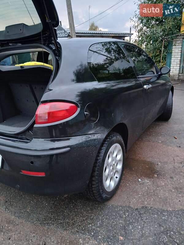 Хэтчбек Alfa Romeo 147 2000 в Конотопе фото 7 Хэтчбек Alfa Romeo 147 2000 в Конотопе