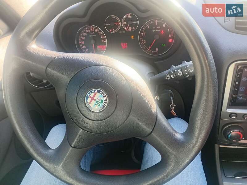 Хетчбек Alfa Romeo 147 2009 в Дніпрі