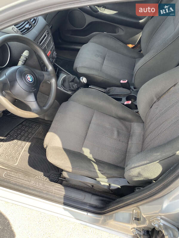 Хэтчбек Alfa Romeo 147 2003 в Харькове