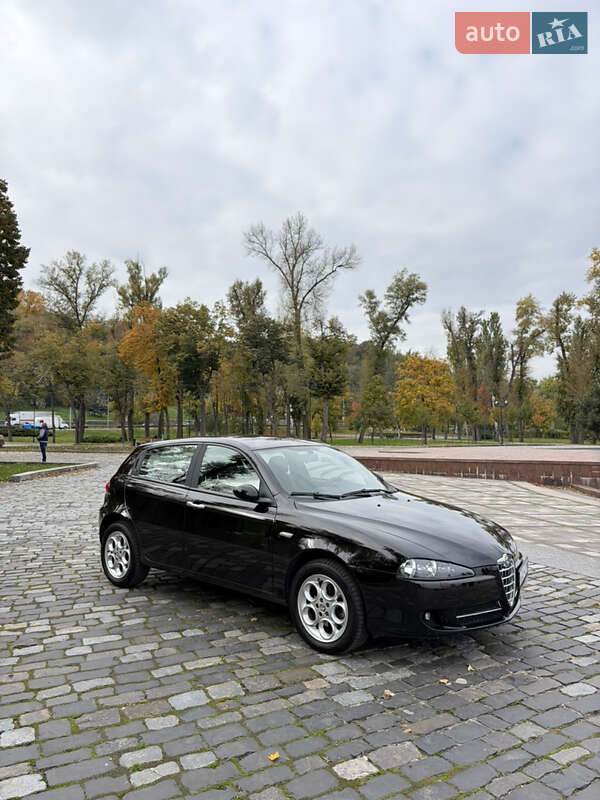Хэтчбек Alfa Romeo 147 2009 в Киеве