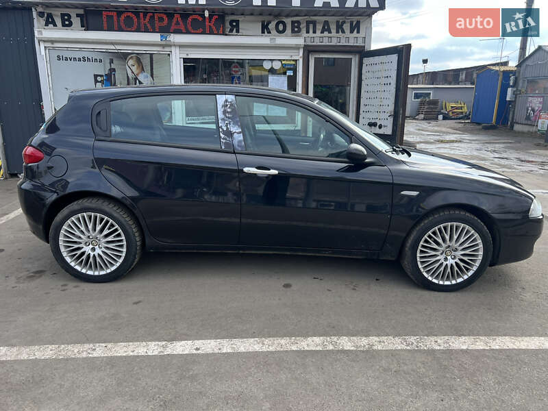 Хэтчбек Alfa Romeo 147 2008 в Вишневом фото 11 Хэтчбек Alfa Romeo 147 2008 в Вишневом