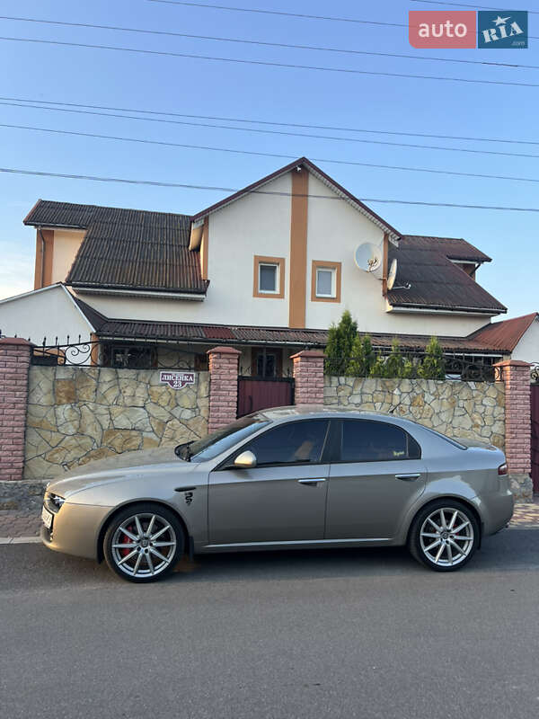 Седан Alfa Romeo 159 2006 в Липовці