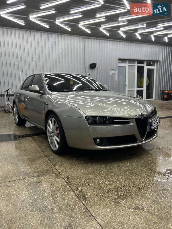 Седан Alfa Romeo 159 2006 в Липовці