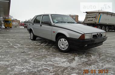 Седан Alfa Romeo 75 1991 в Знаменке