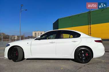 Седан Alfa Romeo Giulia 2022 в 