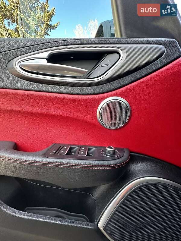 Седан Alfa Romeo Giulia 2018 в Києві