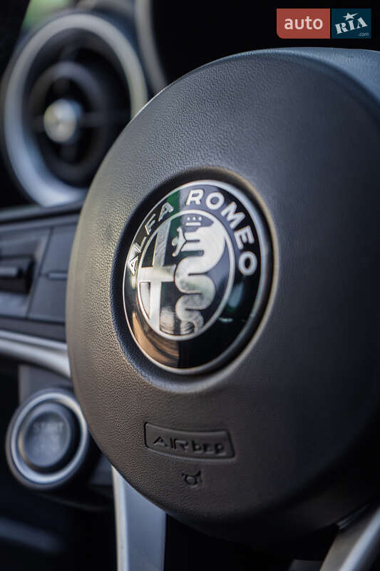 Седан Alfa Romeo Giulia 2016 в Львові