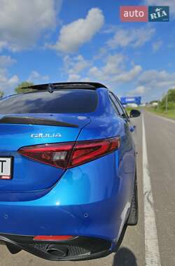 Седан Alfa Romeo Giulia 2021 в 