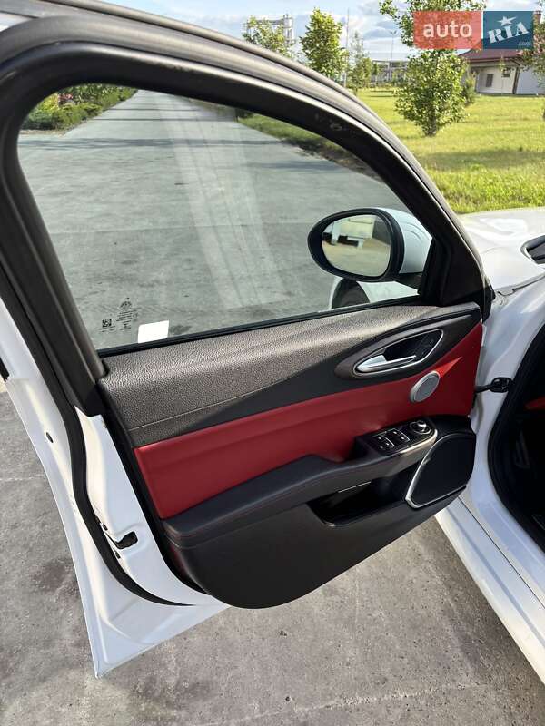 Седан Alfa Romeo Giulia 2017 в Коростене