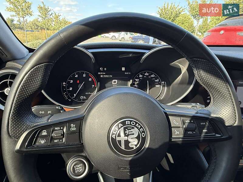 Седан Alfa Romeo Giulia 2021 в Киеве фото 12 Седан Alfa Romeo Giulia 2021 в Киеве